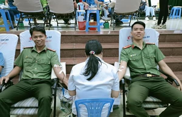 Công an quận Cẩm Lệ hiến hơn 30 đơn vị máu cứu người