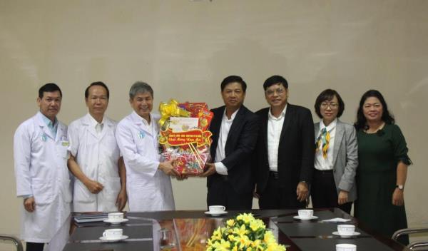 Phấn đấu xây dựng Bệnh viện Đà Nẵng thành Bệnh viện đặc biệt theo hướng du lịch y tế