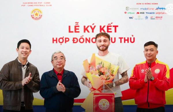 PVF - CAND chiêu mộ ngoại binh Scotland