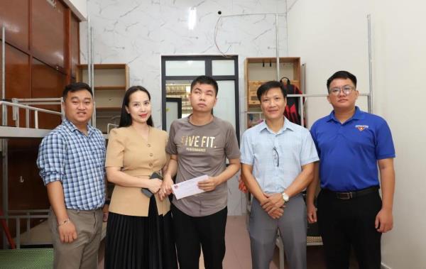 Hành trình nghị lực của chàng sinh viên khiếm thị