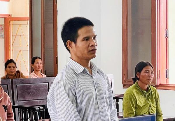 Chồng chém vợ, lãnh 6 năm tù