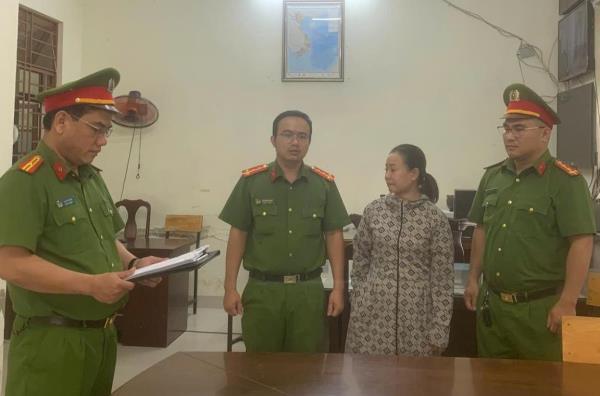 Giả mạo giấy tờ xin cấp sổ đỏ, nữ đối tượng lừa tiền của người quen rồi bỏ trốn