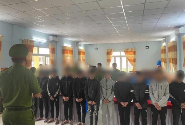 Khởi tố 21 côn đồ làng