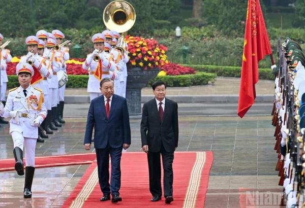 Củng cố nền tảng chính trị vững chắc, đưa quan hệ Việt - Lào ngày càng đi vào chiều sâu