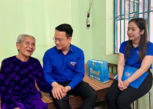 Tuổi trẻ Đà Nẵng với mô hình Chúng con luôn bên Mẹ