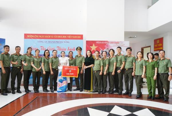 Thi giới thiệu sách và phát động phong trào Tuần lễ đọc sách trong Công an TP Đà Nẵng