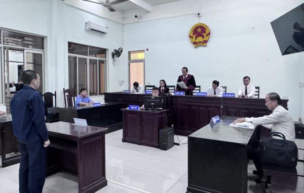 Giả mạo chủ tài khoản Facebook để lừa tiền