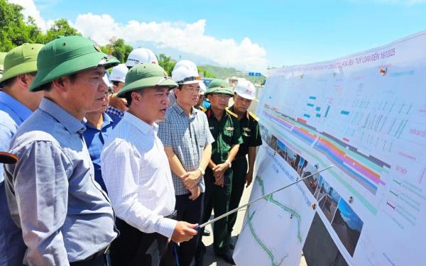 Quyết tâm hoàn thành tuyến chính Dự án Cao tốc Hòa Liên - Túy Loan vào dịp 19-8