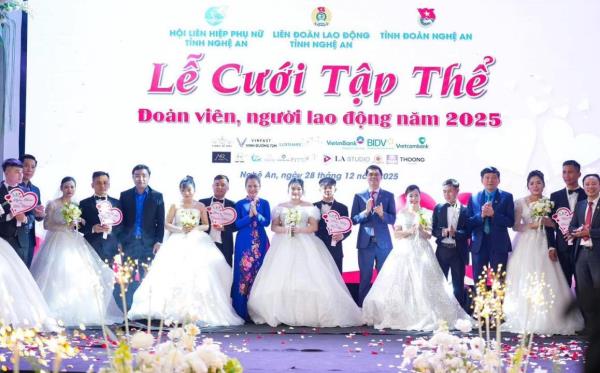 Ấm áp lễ cưới tập thể của 11 cặp đôi công nhân tại Nghệ An