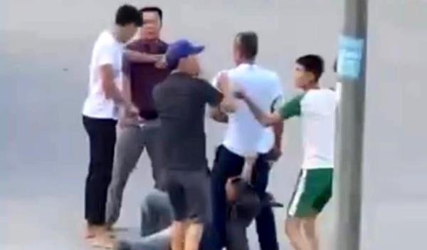 Bị nhắc nhở, tài xế bem… bác tài