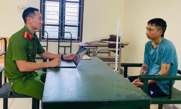 Tài xế điều khiển xe khách chạy quá tốc độ trong điều kiện đường trơn trượt dẫn tới lật xe