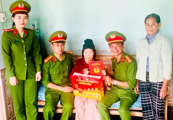 Đăng ký phụng dưỡng Mẹ Việt Nam anh hùng Đặng Thị Hợi