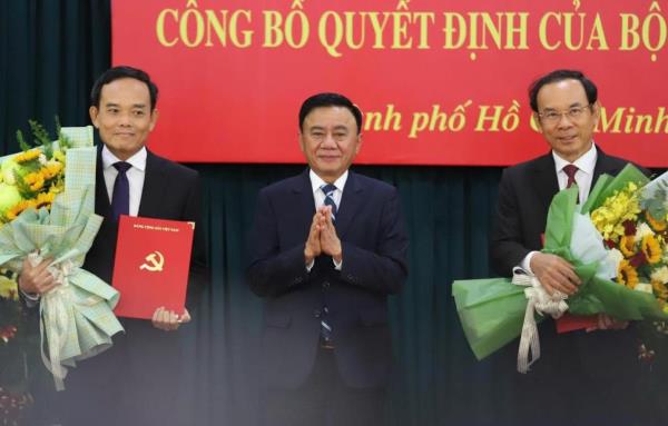 Công bố các quyết định của Bộ Chính trị về công tác cán bộ