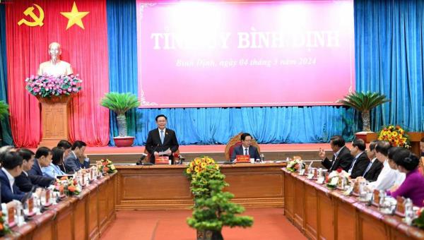 Chủ tịch Quốc hội Vương Đình Huệ làm việc với Ban Thường vụ Tỉnh ủy Bình Định