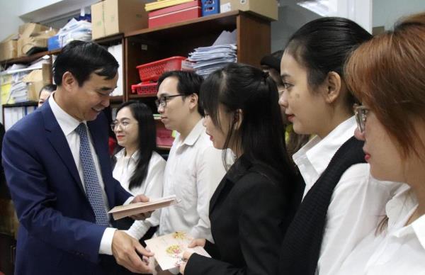 Bảo đảm kỷ luật, kỷ cương hành chính ngay từ ngày làm việc đầu tiên