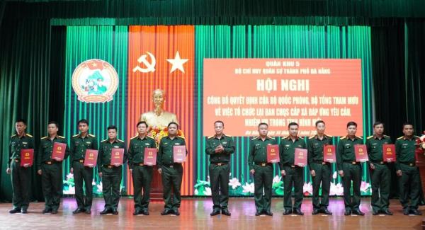 Đà Nẵng tổ chức lại Ban CHQS cấp xã, trao quyết định bổ nhiệm 93 sĩ quan chính quy về cơ sở