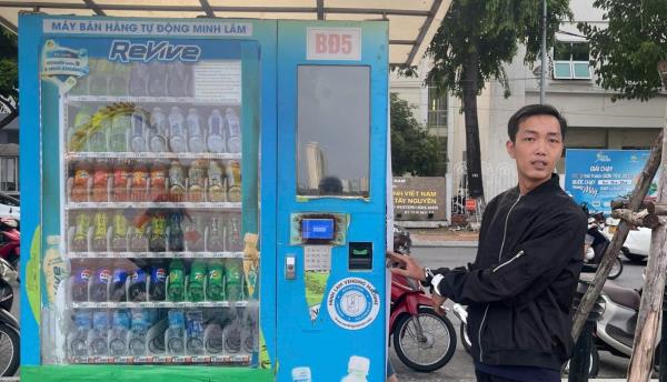 Game thủ túng tiền đi bẻ gương ô-tô và cạy máy bán hàng