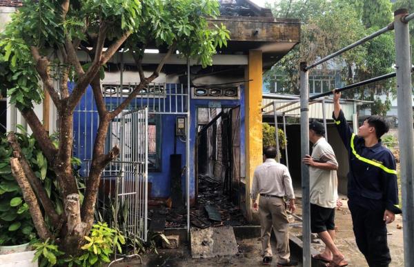 Bà hỏa đốt nhà