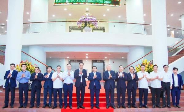 Quyết tâm tăng trưởng từ 11% trở lên, xây dựng trung tâm tài chính, thương mại tầm khu vực