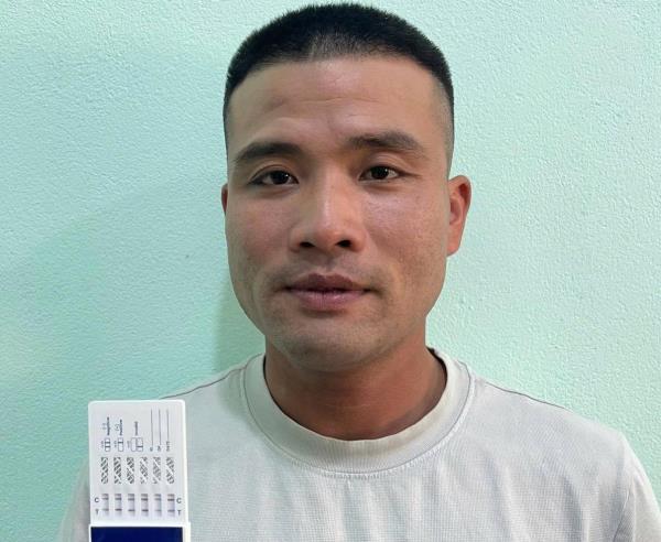 Hát Vang quay về đầu thú