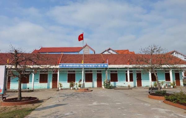 Phụ huynh phản đối đến trường mới, 154 học sinh phải nghỉ học