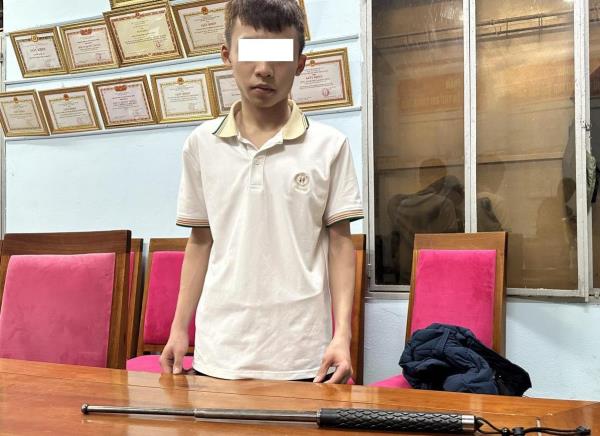 Giấu hung khí trong cốp xe