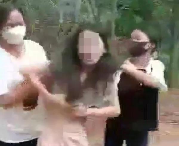 Công an xác minh vụ nữ sinh bị đánh, lột áo quần