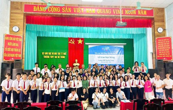 Học bổng Xèo Chu Ước mơ, hành động và chạm đến đích đến với học sinh nghèo hiếu học Huế