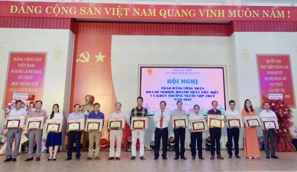 Công ty Cổ phần Thủy điện A Vương được UBND tỉnh Quảng Nam tặng Danh hiệu Doanh nghiệp tiêu biểu