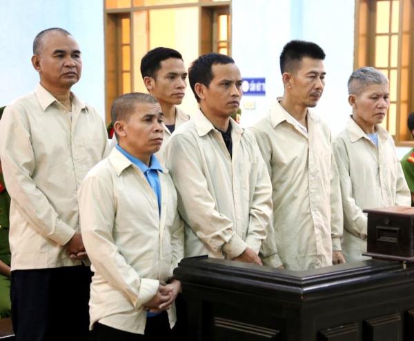 Lừa phỉnh người dân trốn đi nước ngoài