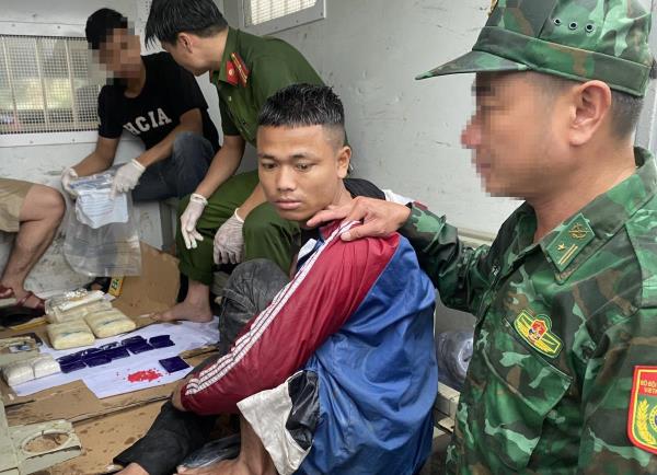 BĐBP Quảng Trị đấu tranh chuyên án, chặn đứng vụ vận chuyển 18.000 viên ma túy hồng phiến về xuôi