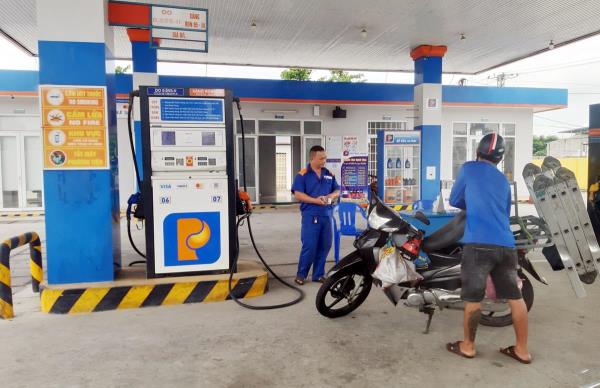 Xăng RON95-III tăng gần 500 đồng/lít