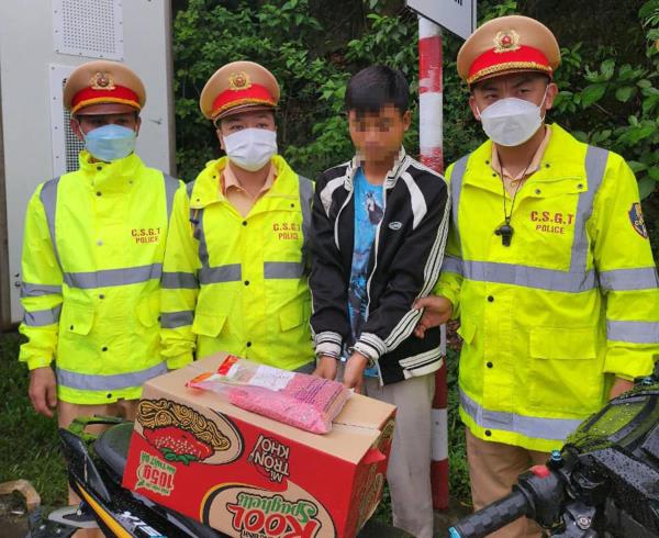 Chặn ma túy thẩm lậu giữa mùa mưa lũ