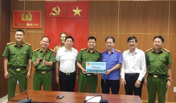 Thưởng nóng Ban chuyên án 233T của Công an quận Hải Châu