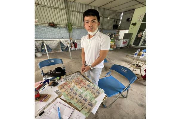 Bắt đối tượng cho vay nặng lãi, ép người vay thế chấp bằng clip khỏa thân