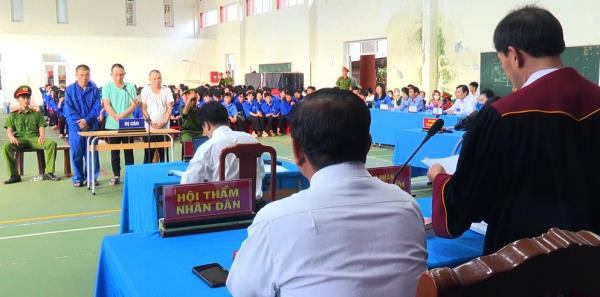 Cuộc giao lưu trả giá bằng nhiều cuốn lịch