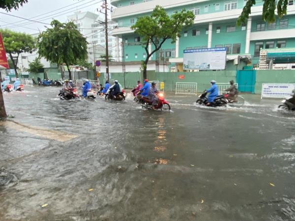 Dự báo mưa lớn diện rộng, học sinh Đà Nẵng được nghỉ hôm nay (13-11)