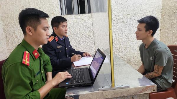 Khởi tố đối tượng dùng kéo đâm trọng thương Thượng úy Trần Trung Hiếu