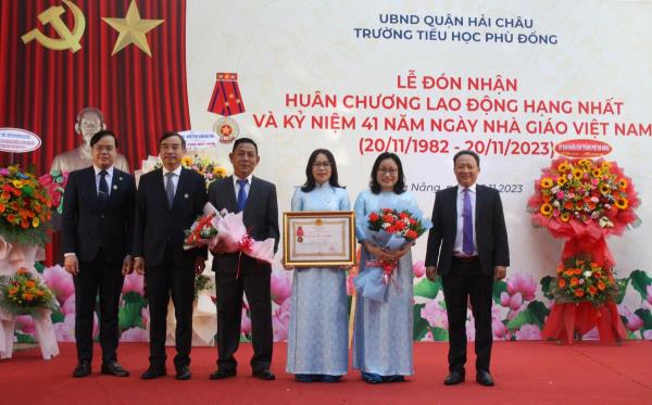 Đà Nẵng: Trường Tiểu học Phù Đổng đón nhận Huân chương Lao động hạng Nhất