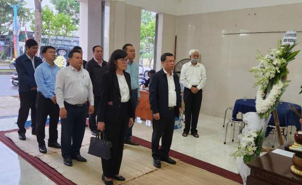 Viếng, chia buồn cùng gia đình nhân viên bảo vệ Trần Minh Thành