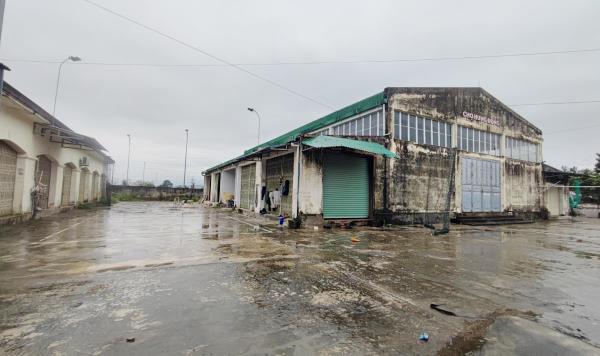 Chợ không bóng người