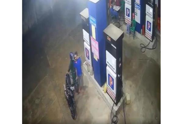 Truy tìm đối tượng cướp tiền ở cây xăng