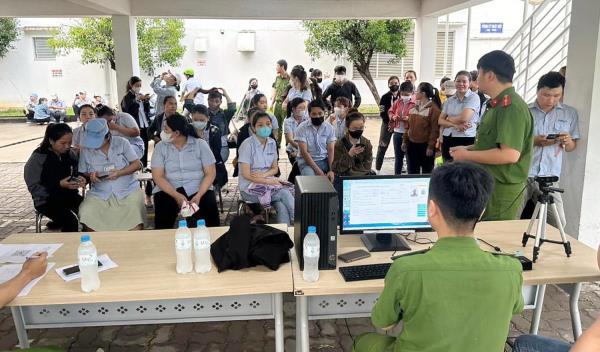 Công an quận Cẩm Lệ hoàn thành vượt chỉ tiêu kích hoạt tài khoản định danh điện tử mức độ 2