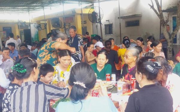 Ngày hội thắt chặt tình làng, nghĩa xóm