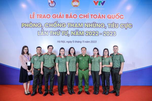 Tôn vinh những người làm báo có tinh thần dấn thân chống tham nhũng, tiêu cực