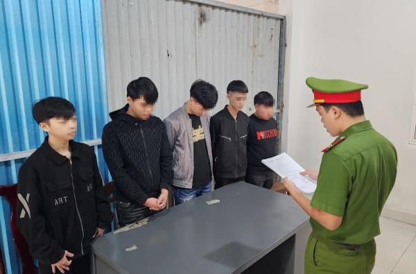 Khởi tố nhóm thanh thiếu niên Xóm chùa mang nhiều hung khí gây rối trên đường phố Đà Nẵng