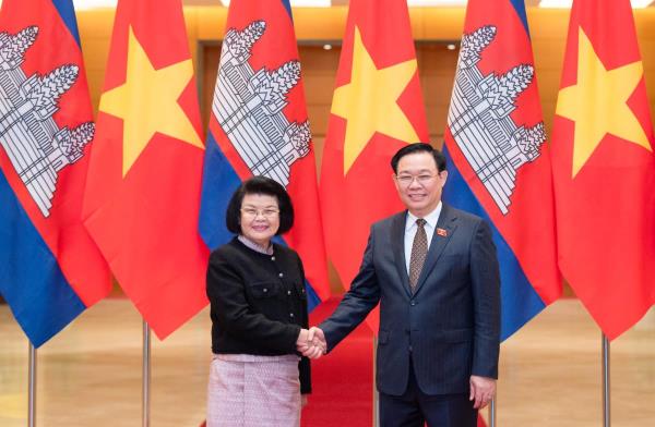 Chủ tịch Quốc hội Vương Đình Huệ đón, hội đàm với Chủ tịch Quốc hội Campuchia Samdech Khuon Sudary