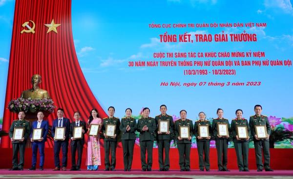 Nữ cựu chiến binh tỏa sáng giữa đời thường