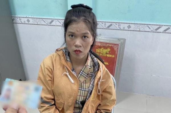 Nữ quái chuyên đá xế