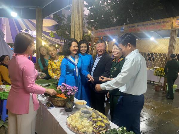 Giao lưu nghĩa tình quân dân